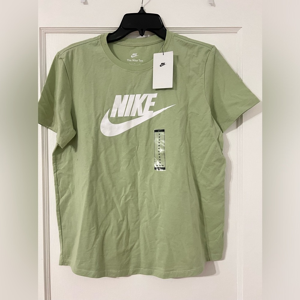 Light green Nike tee (Brand New)